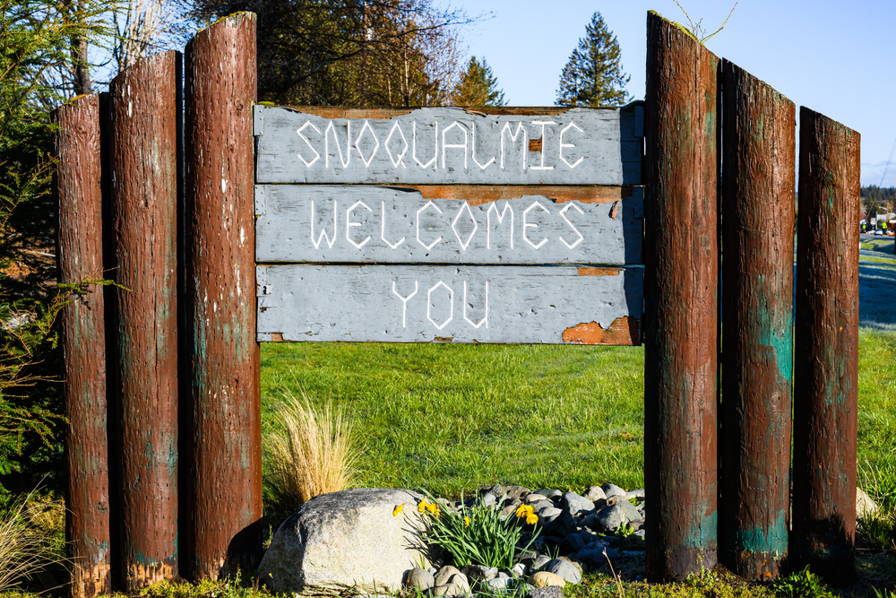 Snoqualmie Welcomes You sign